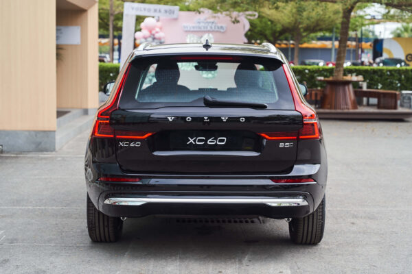 Volvo XC60 Đen Onyx ánh kim (Onyx Black Metallic)