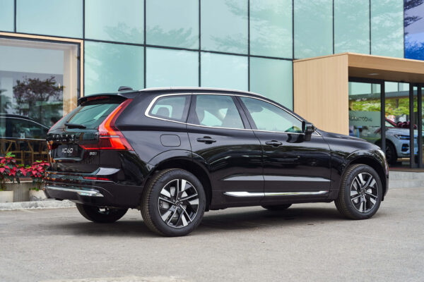 Volvo XC60 Đen Onyx ánh kim (Onyx Black Metallic)