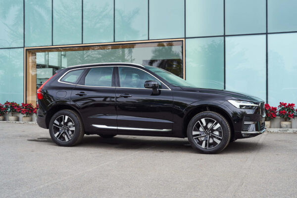 Volvo XC60 Đen Onyx ánh kim (Onyx Black Metallic)