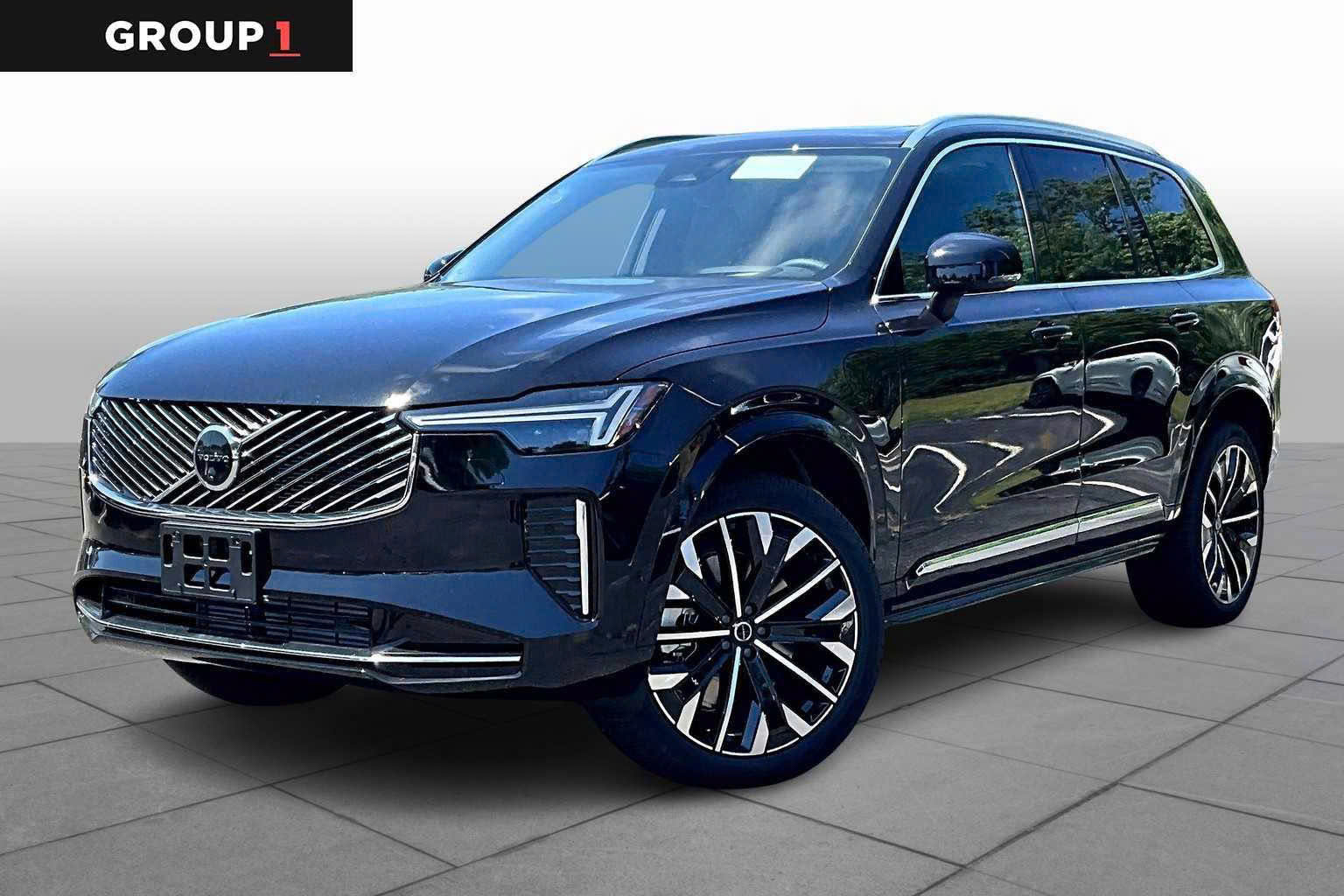 Vì sao nên chọn XC90 Plug in Hybrid Ultra T8 màu đen 2026?XC90 Plug in Hybrid Ultra T8 màu đen không chỉ nổi bật bởi màu sơn Onyx Black quyền lực mà còn là mẫu SUV hybrid cao cấp nhất phân khúc.