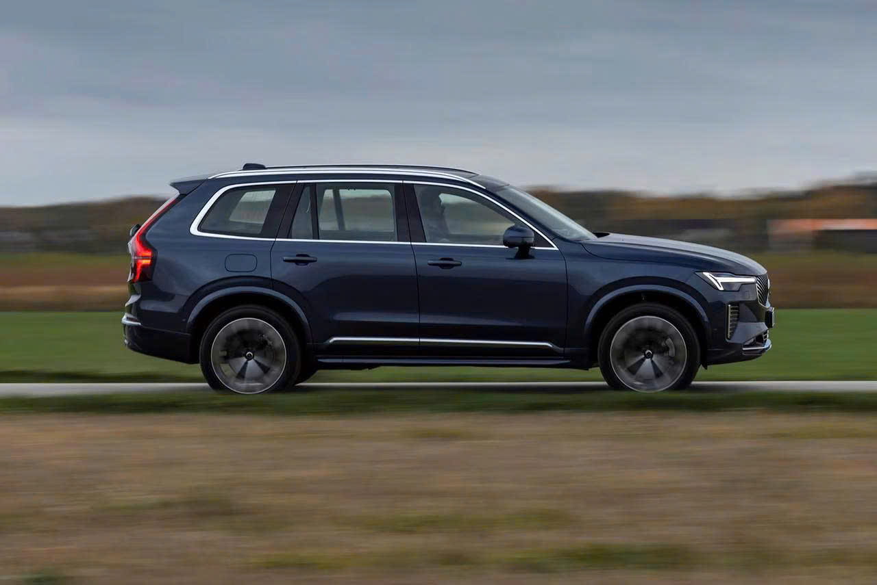 Đường nét thân xe khỏe khoắn của XC90 2026