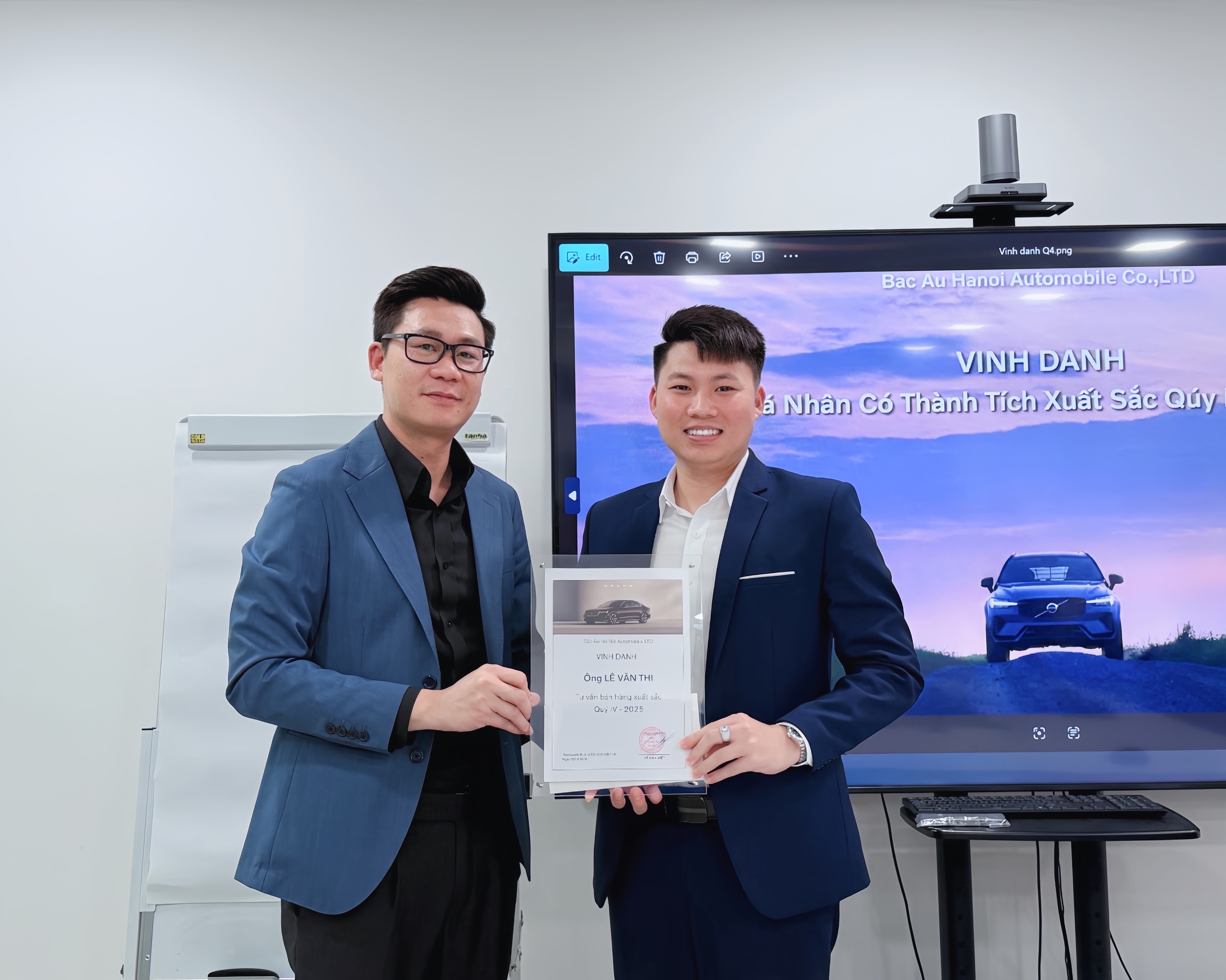 Lê Thi Volvo đạt giải Tư vấn bán hàng xuất sắc – Quý IV năm 2025