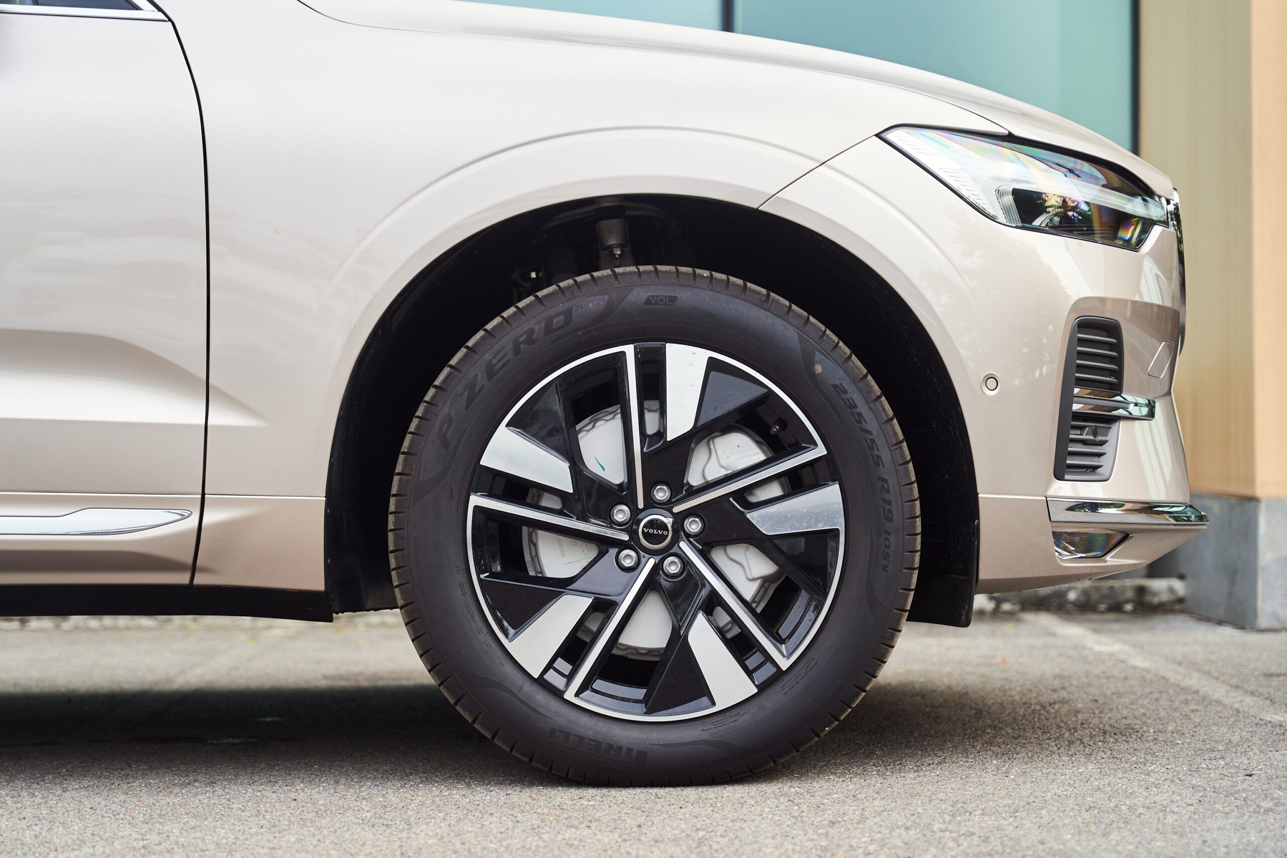 Giá lăn bánh XC60 Ultra Hà Nội