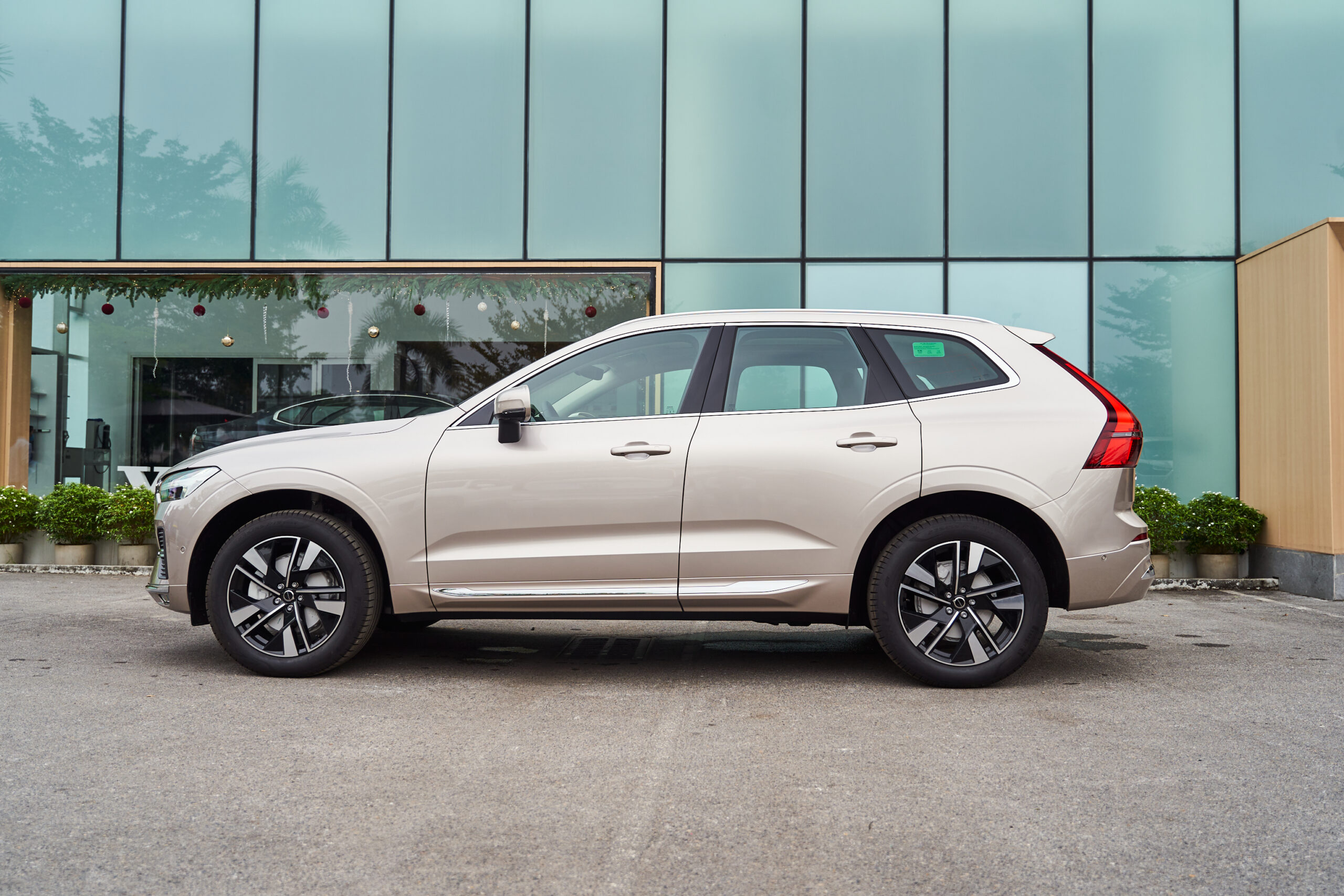 Giá lăn bánh XC60 Ultra Hà Nội
