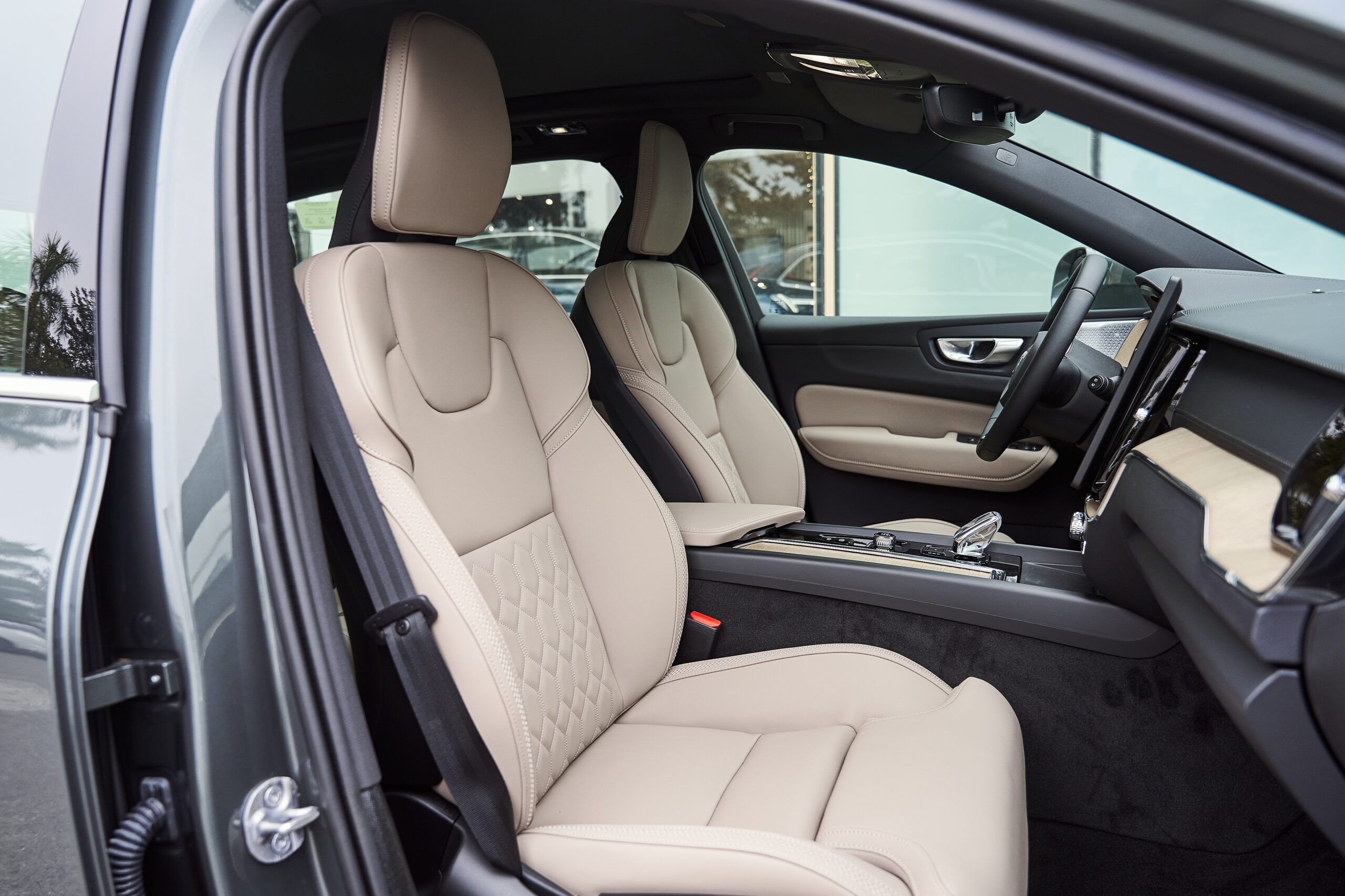 Giá lăn bánh XC60 Ultra Hà Nội