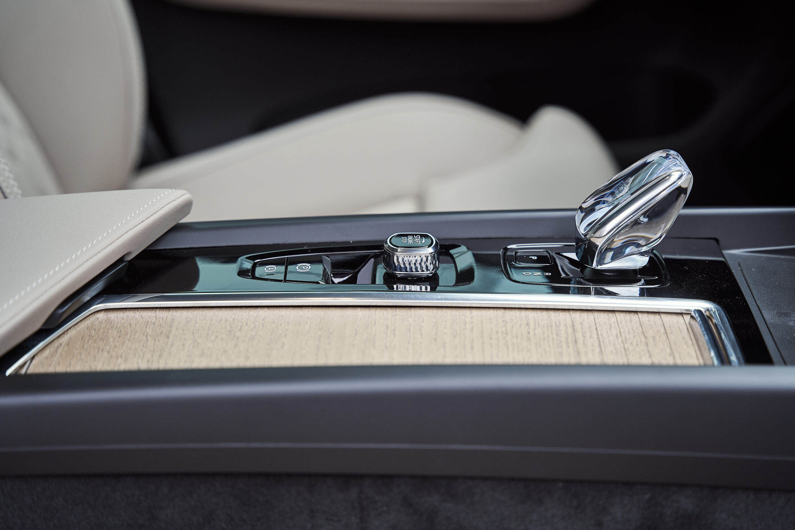 Giá lăn bánh Volvo XC60 Ultra Hưng Yên mới nhất tháng 05/2026