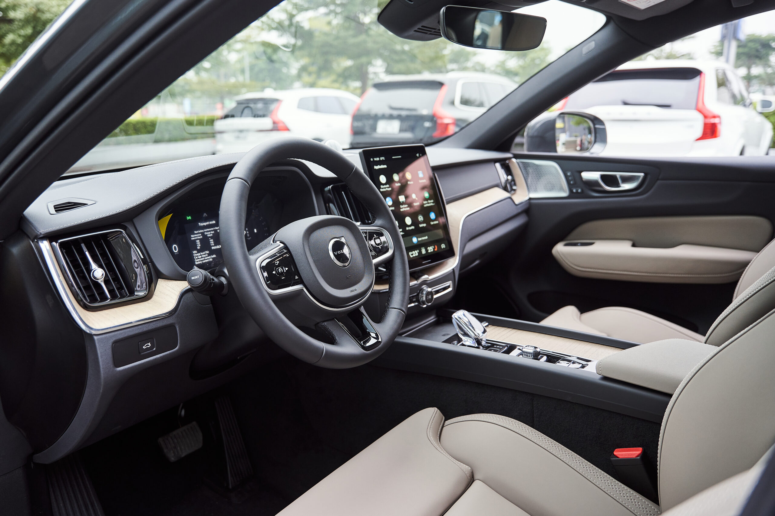 Giá lăn bánh XC60 Ultra Hà Nội