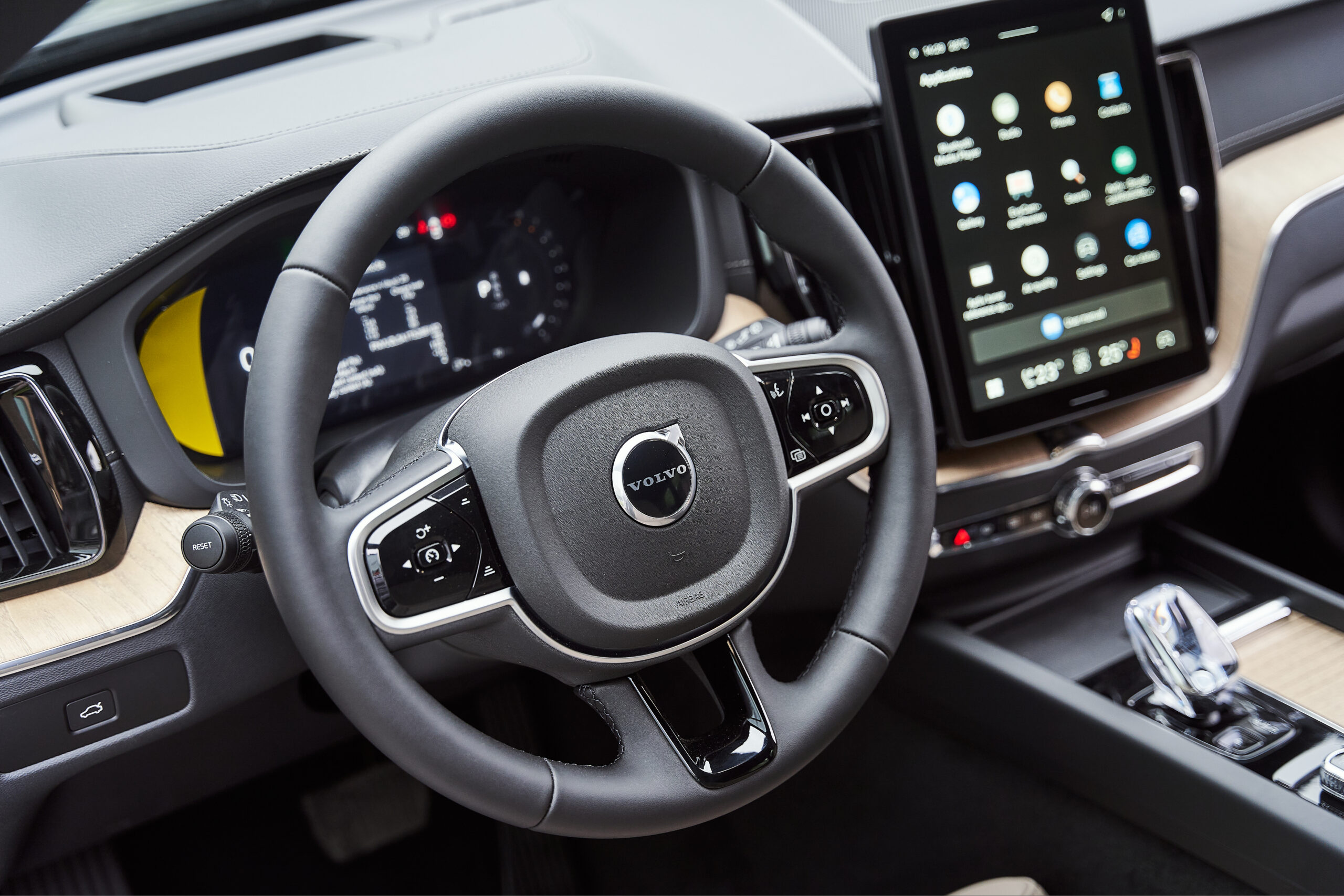 Giá lăn bánh Volvo XC60 Ultra Hưng Yên mới nhất tháng 05/2026