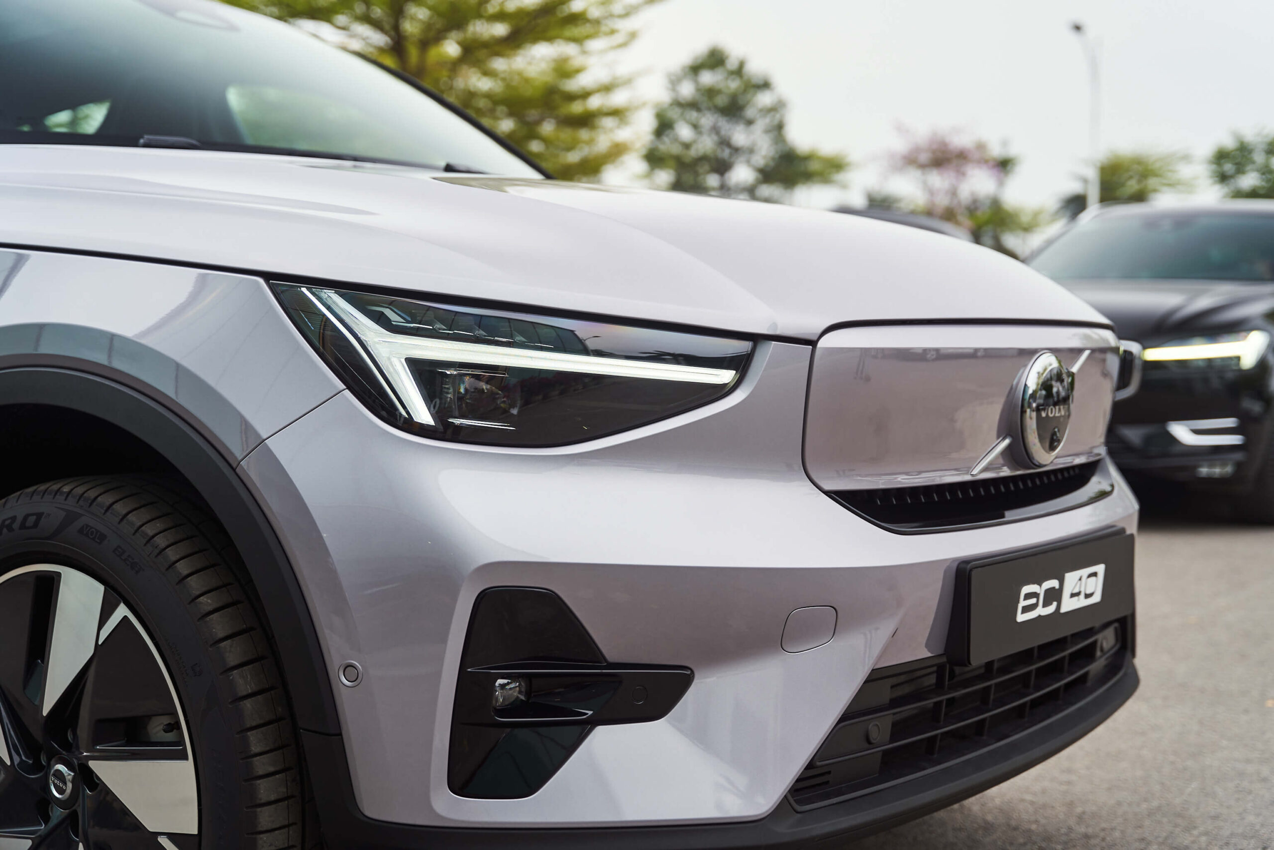 Cụm đèn LED Búa Thor đặc trưng trên Volvo EC40