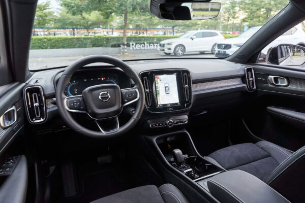 Liên Hệ Nhận Báo Giá Volvo XC40 Ultra Mới Nhất Nếu Quý khách đang quan tâm đến Volvo XC40 Ultra và muốn nhận báo giá lăn bánh chi tiết, chương trình trả góp hoặc đăng ký lái thử, vui lòng liên hệ: 👤 Lê Văn Thi – Tư vấn bán hàng chính thức Volvo Car Hà Nội 📞 Hotline/Zalo: 0924 636 333 📍 Volvo Car Hà Nội – 7-9 Nguyễn Văn Linh, Long Biên, Hà Nội