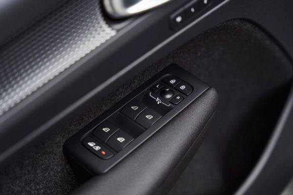 Liên Hệ Nhận Báo Giá Volvo XC40 Ultra Mới Nhất Nếu Quý khách đang quan tâm đến Volvo XC40 Ultra và muốn nhận báo giá lăn bánh chi tiết, chương trình trả góp hoặc đăng ký lái thử, vui lòng liên hệ: 👤 Lê Văn Thi – Tư vấn bán hàng chính thức Volvo Car Hà Nội 📞 Hotline/Zalo: 0924 636 333 📍 Volvo Car Hà Nội – 7-9 Nguyễn Văn Linh, Long Biên, Hà Nội