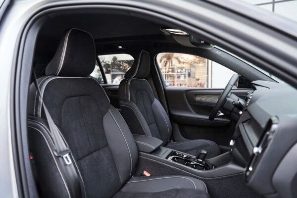 Liên Hệ Nhận Báo Giá Volvo XC40 Ultra Mới Nhất Nếu Quý khách đang quan tâm đến Volvo XC40 Ultra và muốn nhận báo giá lăn bánh chi tiết, chương trình trả góp hoặc đăng ký lái thử, vui lòng liên hệ: 👤 Lê Văn Thi – Tư vấn bán hàng chính thức Volvo Car Hà Nội 📞 Hotline/Zalo: 0924 636 333 📍 Volvo Car Hà Nội – 7-9 Nguyễn Văn Linh, Long Biên, Hà Nội