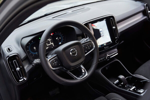 Liên Hệ Nhận Báo Giá Volvo XC40 Ultra Mới Nhất Nếu Quý khách đang quan tâm đến Volvo XC40 Ultra và muốn nhận báo giá lăn bánh chi tiết, chương trình trả góp hoặc đăng ký lái thử, vui lòng liên hệ: 👤 Lê Văn Thi – Tư vấn bán hàng chính thức Volvo Car Hà Nội 📞 Hotline/Zalo: 0924 636 333 📍 Volvo Car Hà Nội – 7-9 Nguyễn Văn Linh, Long Biên, Hà Nội