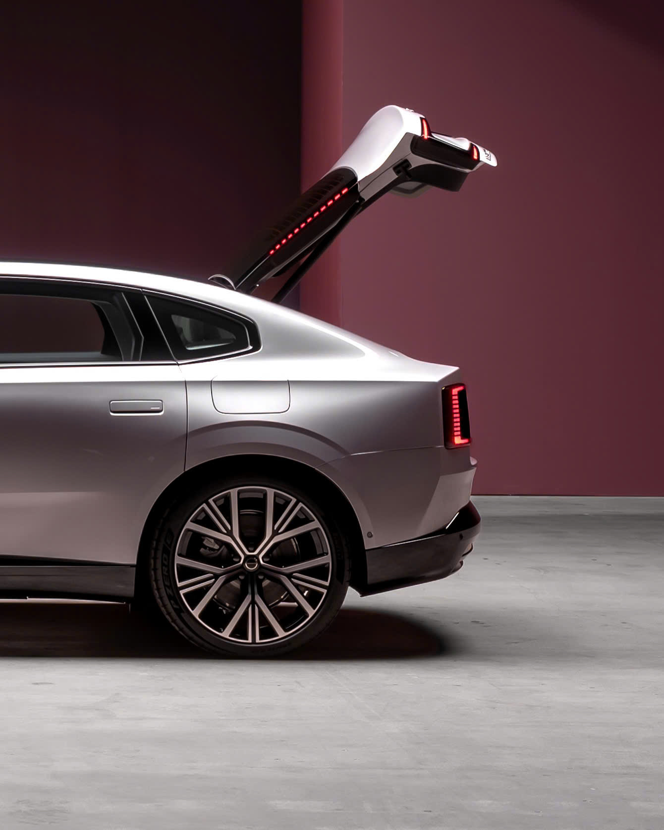 volvo-es90-ngoai-that.jpg