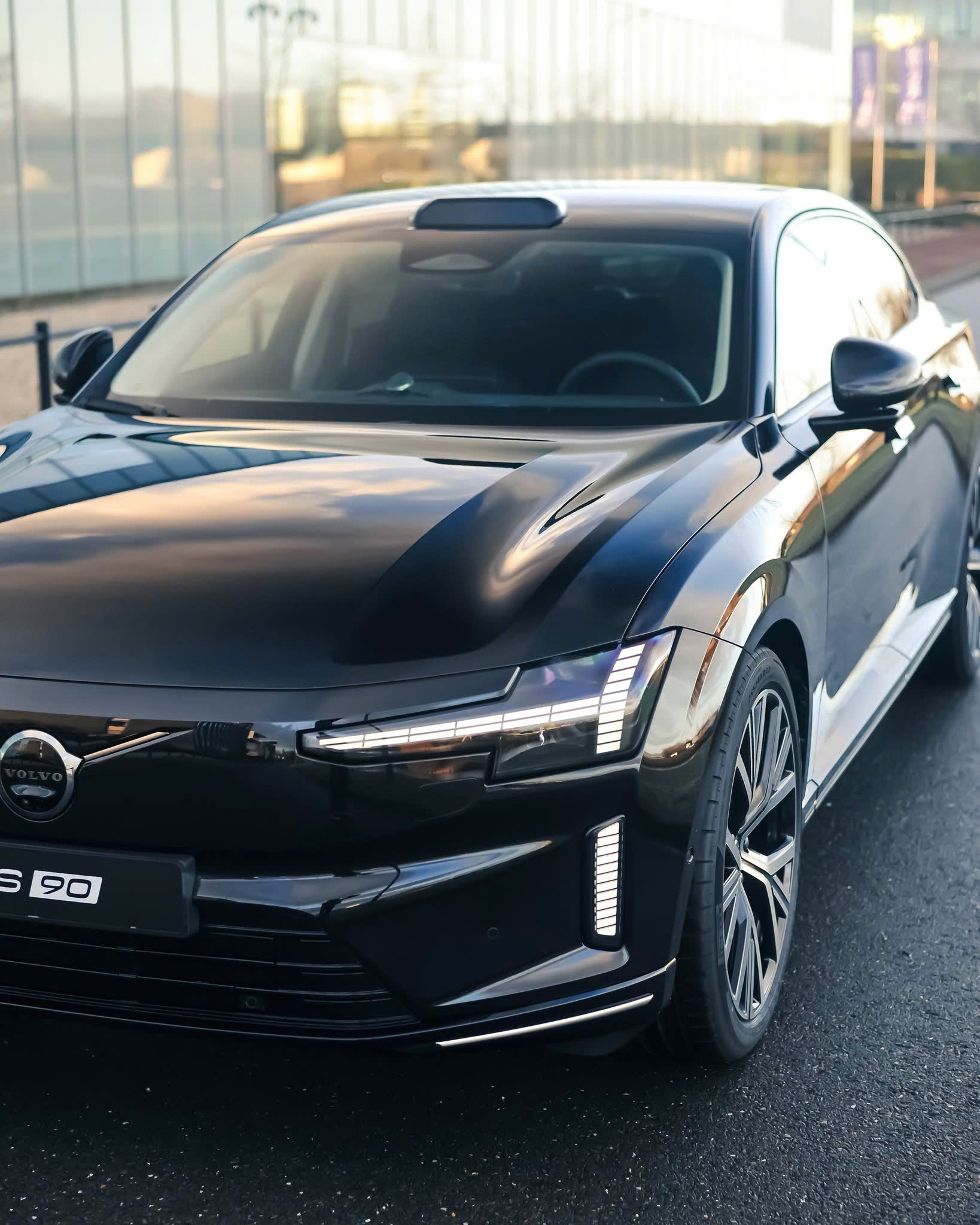 volvo-es90-dau-xe.jpg