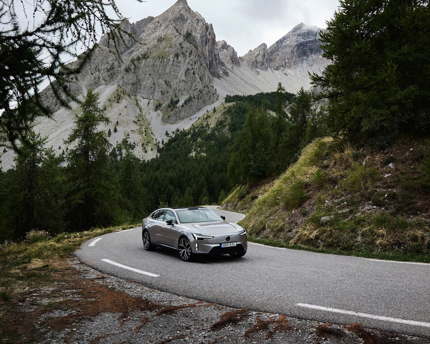 volvo-es90-ngoai-that.jpg