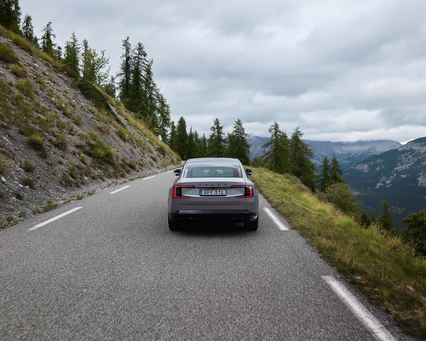 volvo-es90-ngoai-that.jpg