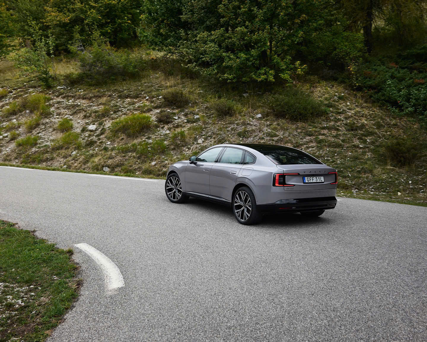 volvo-es90-ngoai-that.jpg