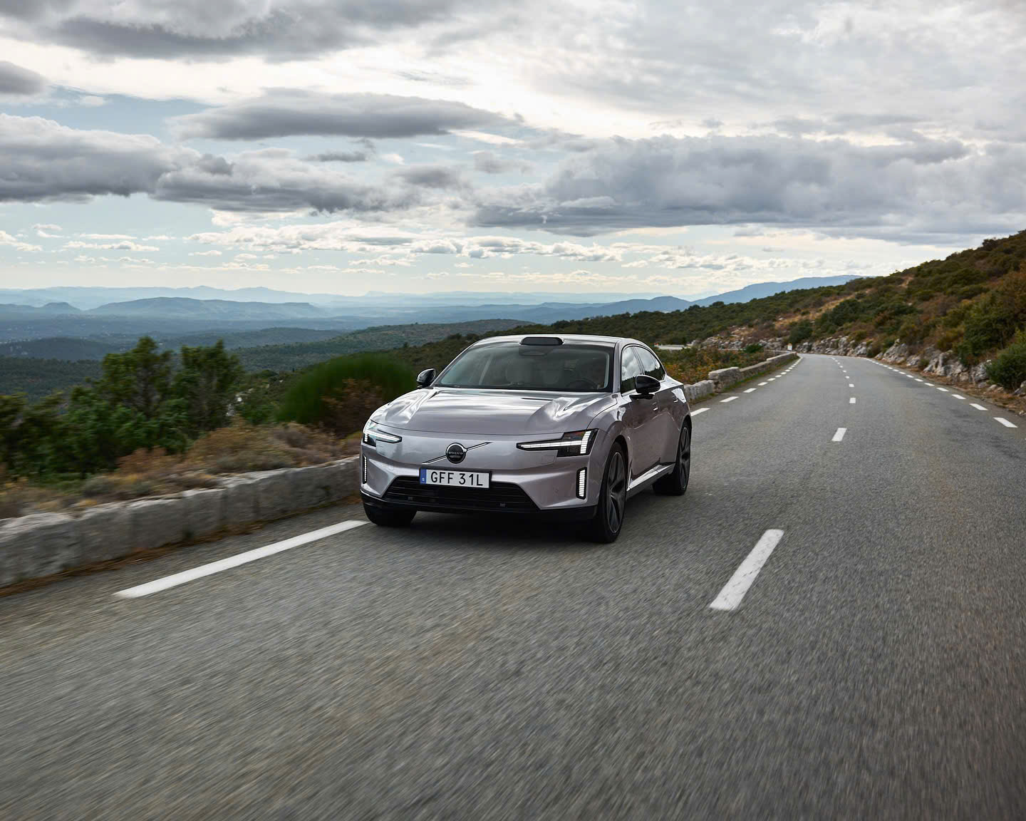 volvo-es90-ngoai-that.jpg