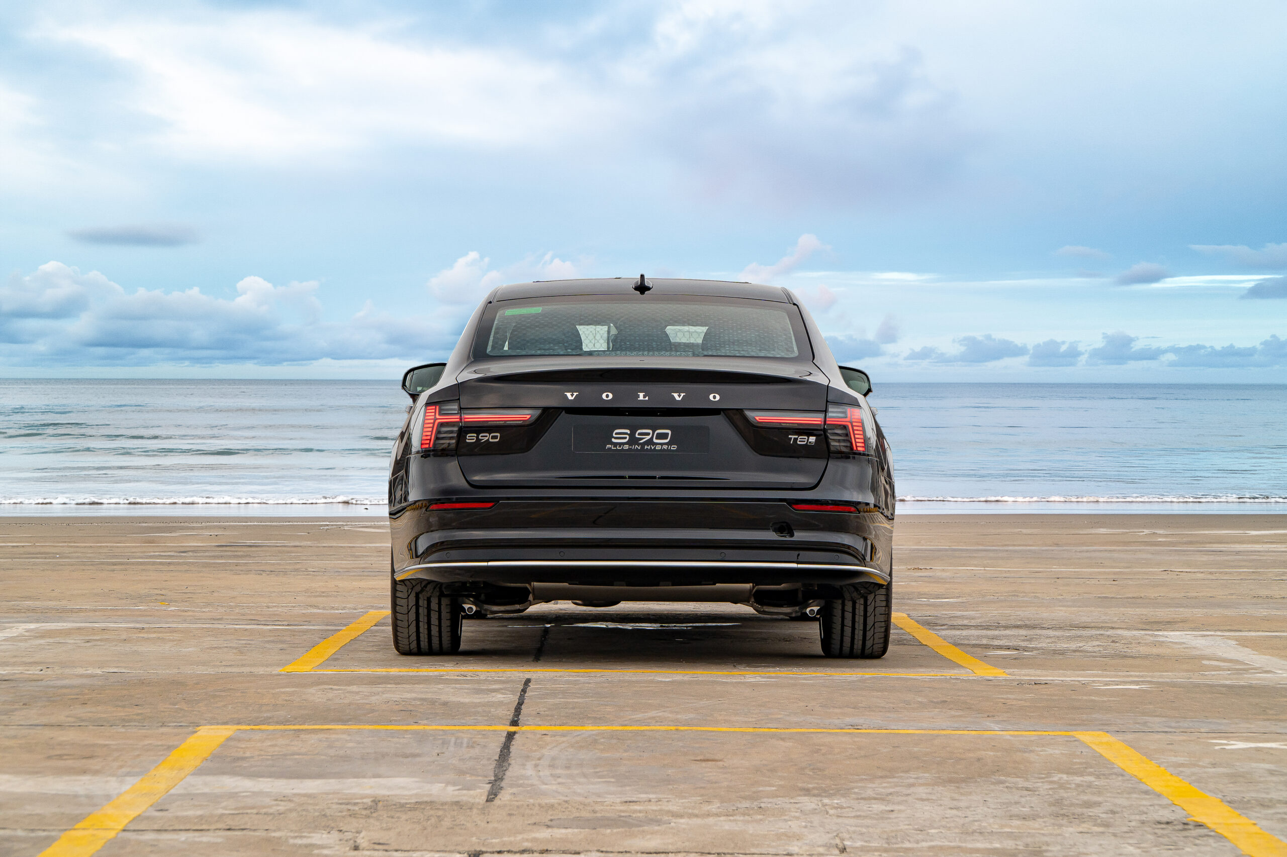 Nếu phải dùng một từ để nói về Volvo S90 Plug-in Hybrid Ultra, đó sẽ là "toàn diện".