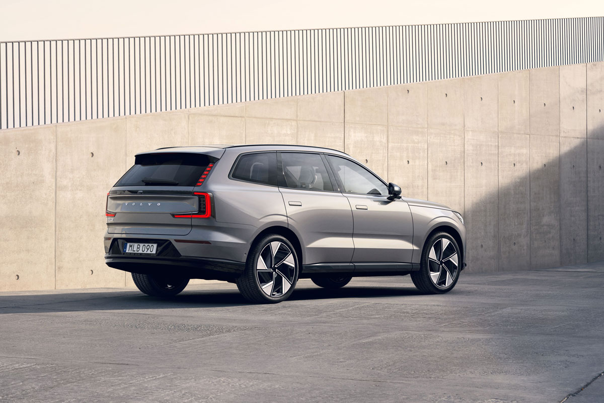 Tổng thể thân xe mang đến cảm giác rất “Volvo”: không quá phô trương nhưng càng nhìn lâu càng thấy sự tinh tế và chắc chắn