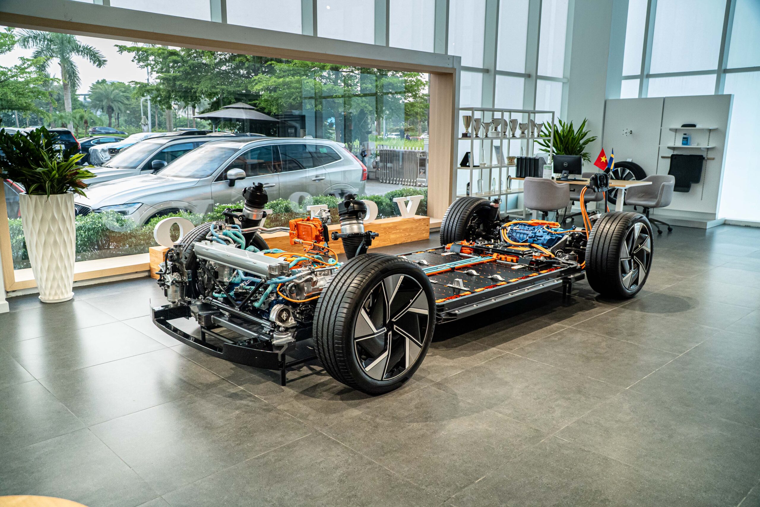 EX90 cho thấy Volvo không chỉ chú trọng thiết kế, mà còn đầu tư rất kỹ vào nền tảng điện và khả năng vận hành.